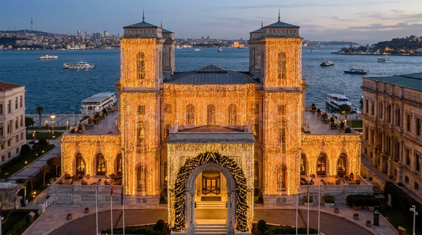 Istanbul Bogazi arka planinda kule girisi ve kemer yapisini kaplayan yogun sicak altin LED susleme