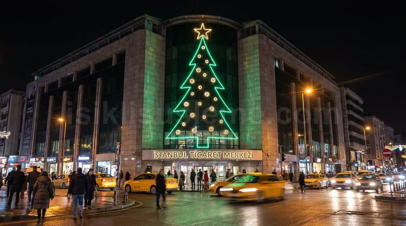 Istanbul Ticaret Merkezi cephesinde neon yesil cam agaci motifi ve altin yildiz LED susleme gece trafik
